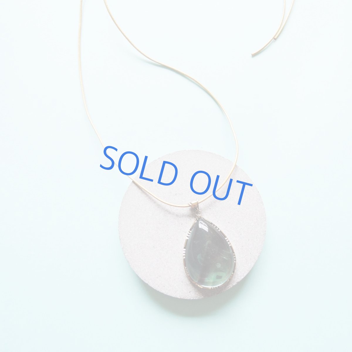 画像5: 【1点もの・セッティングA】超大粒　マルチフローライト　ペンダント　革コード約90センチネックレス (5)