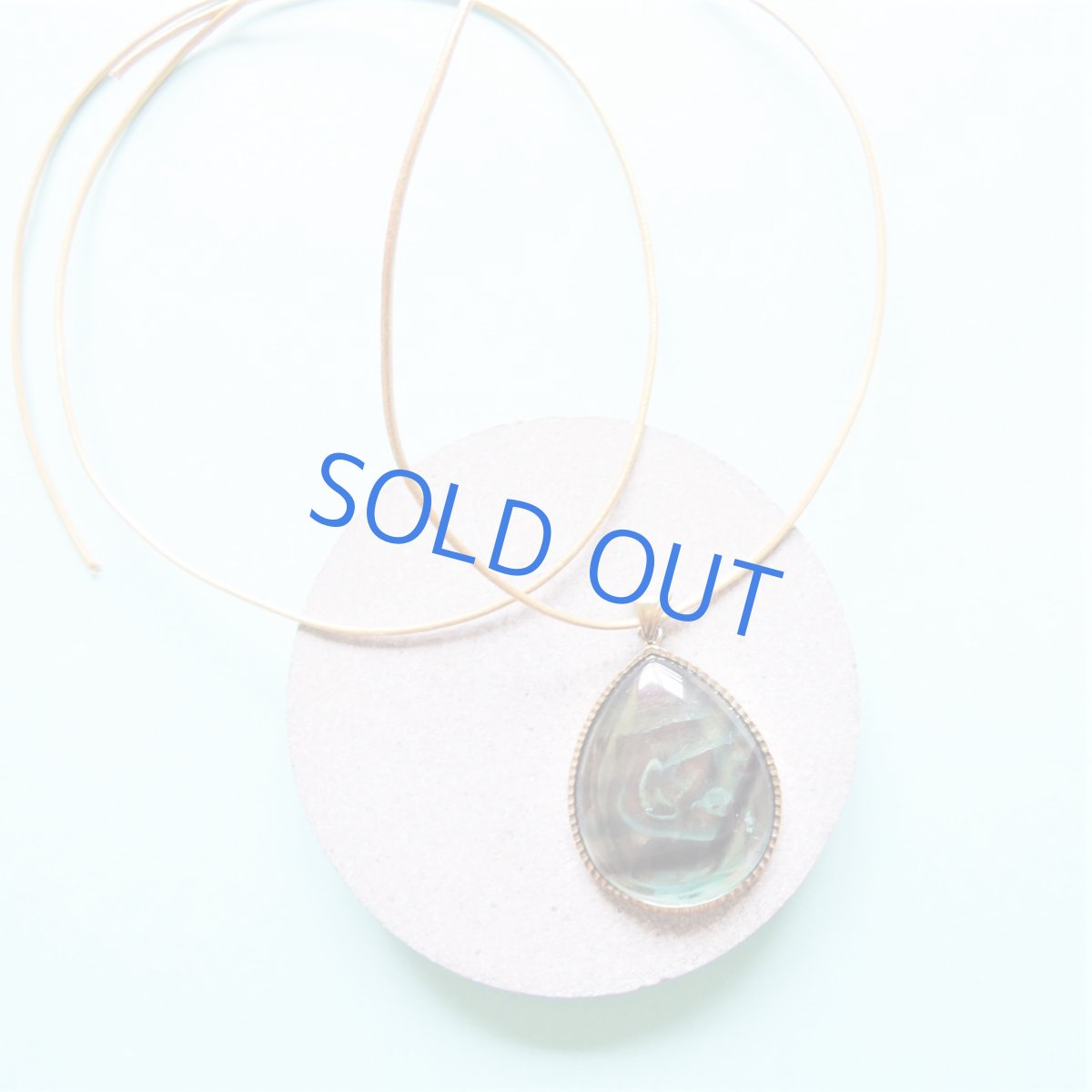 画像5: 【1点もの・セッティングB】超大粒　マルチフローライト　ペンダント　革コード約90センチネックレス (5)