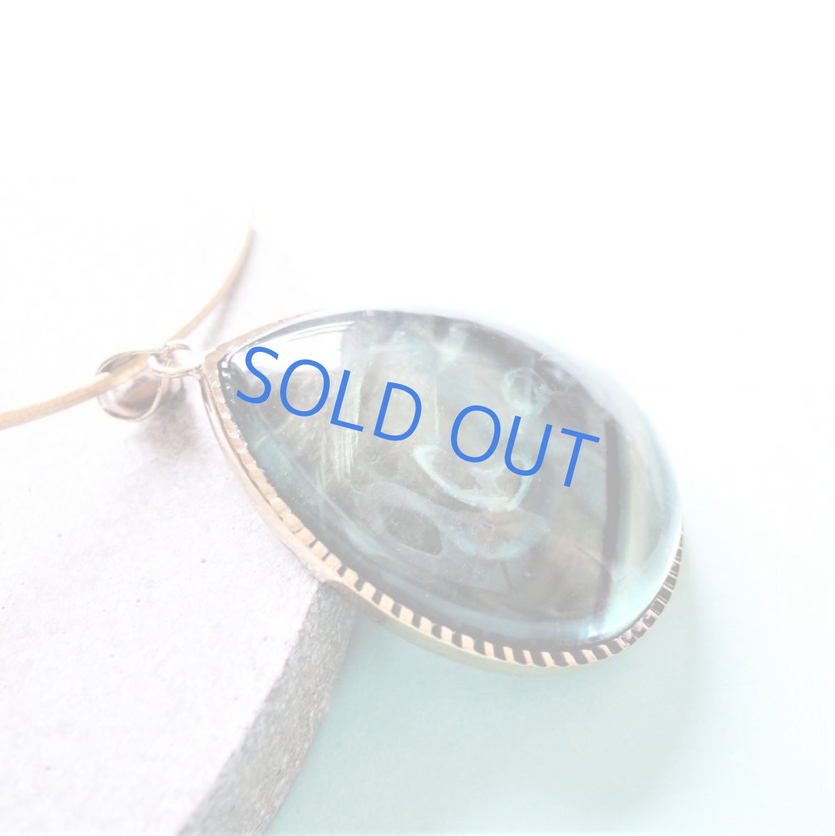 画像3: 【1点もの・セッティングB】超大粒　マルチフローライト　ペンダント　革コード約90センチネックレス (3)