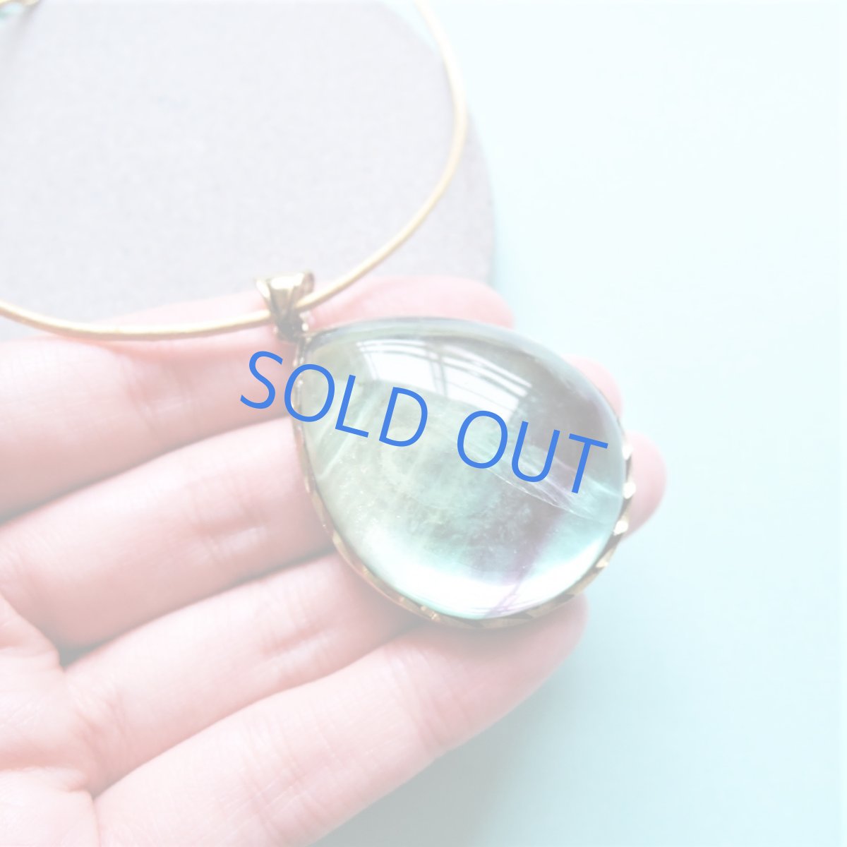 画像2: 【1点もの・セッティングC】超大粒　マルチフローライト　ペンダント　革コード約90センチネックレス (2)