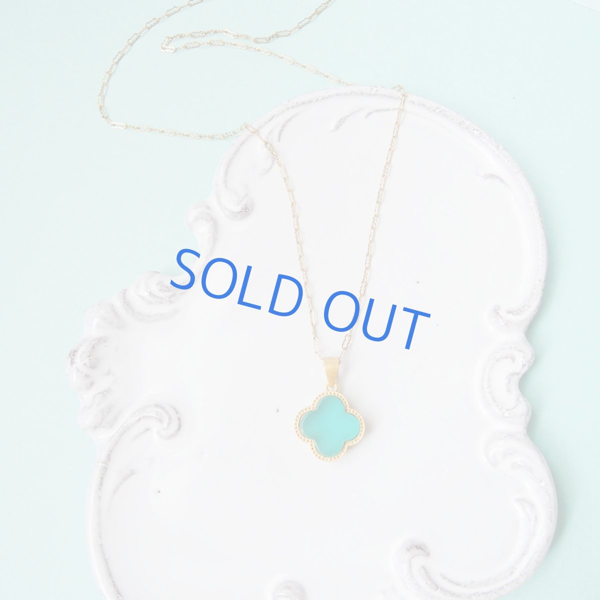 画像4:  【残り1】ネオンブルーアマゾナイト クローバー フレーム 14KGF40cmネックレス (4)