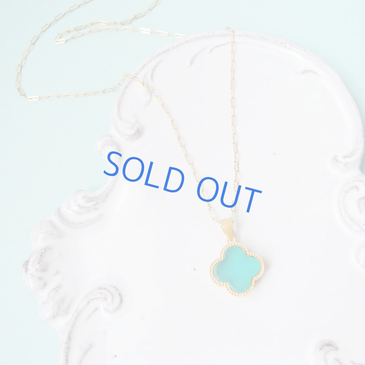 画像2:  【残り1】ネオンブルーアマゾナイト クローバー フレーム 14KGF40cmネックレス (2)