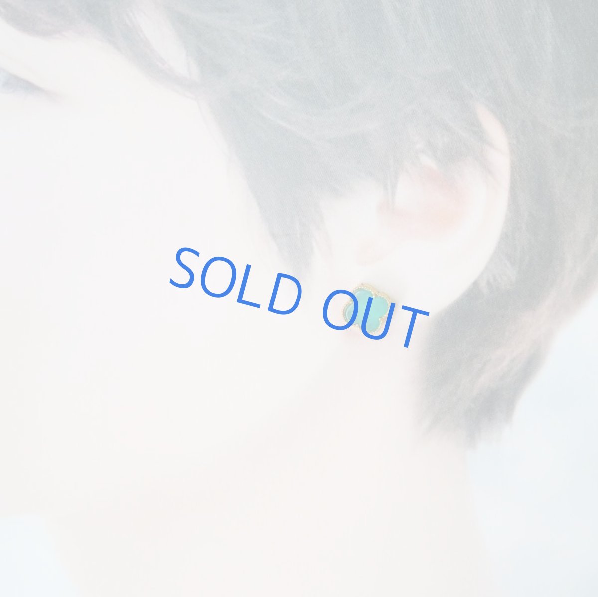 画像6: 【残り1再入荷!】ネオンブルーアマゾナイト クローバー フレームピアス(18KGP) (6)