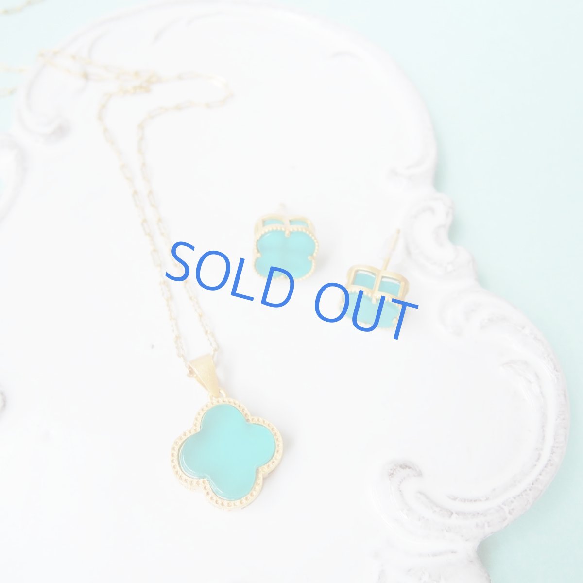 画像5:  【残り1】ネオンブルーアマゾナイト クローバー フレーム 14KGF40cmネックレス (5)