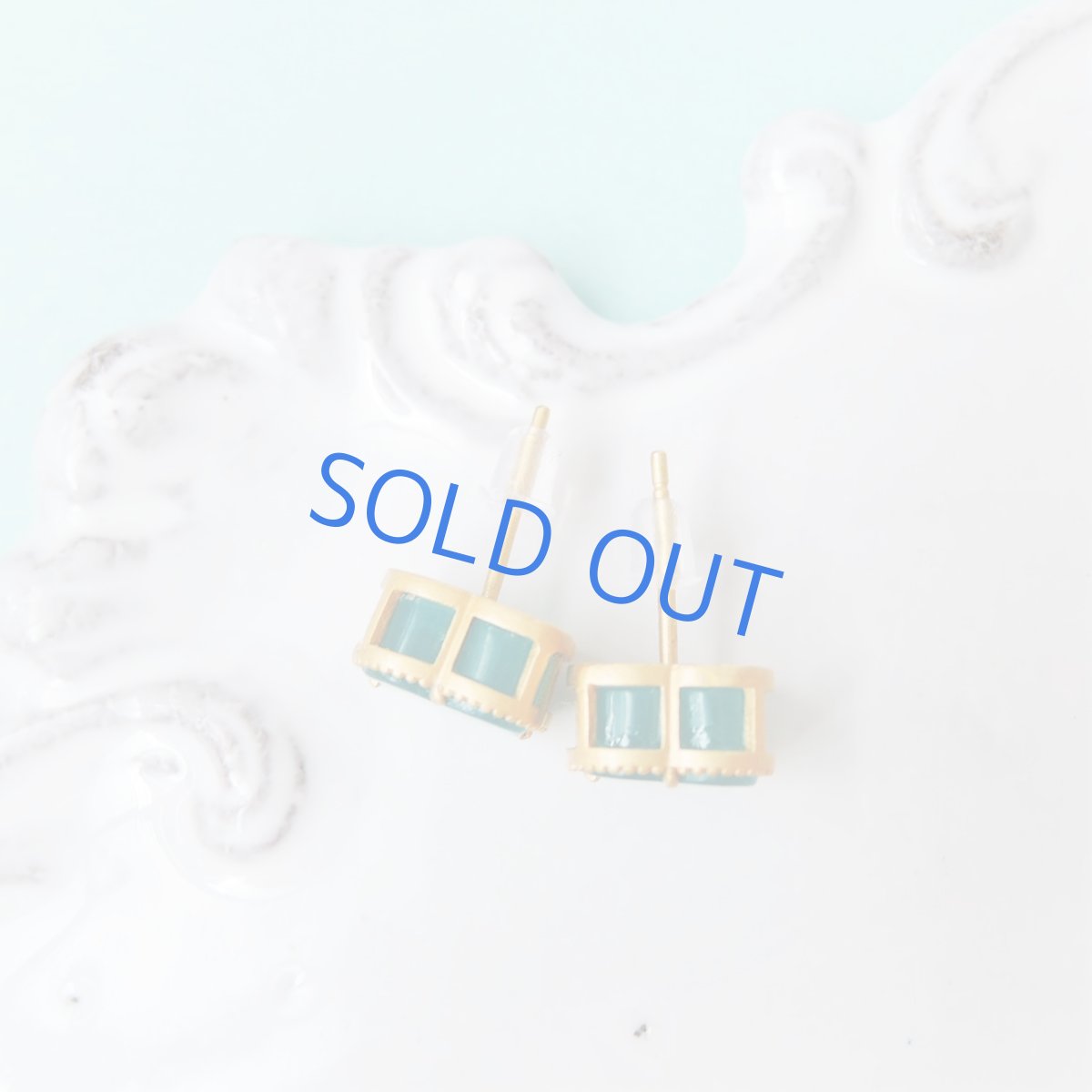 画像4: 【残り1再入荷!】ネオンブルーアマゾナイト クローバー フレームピアス(18KGP) (4)