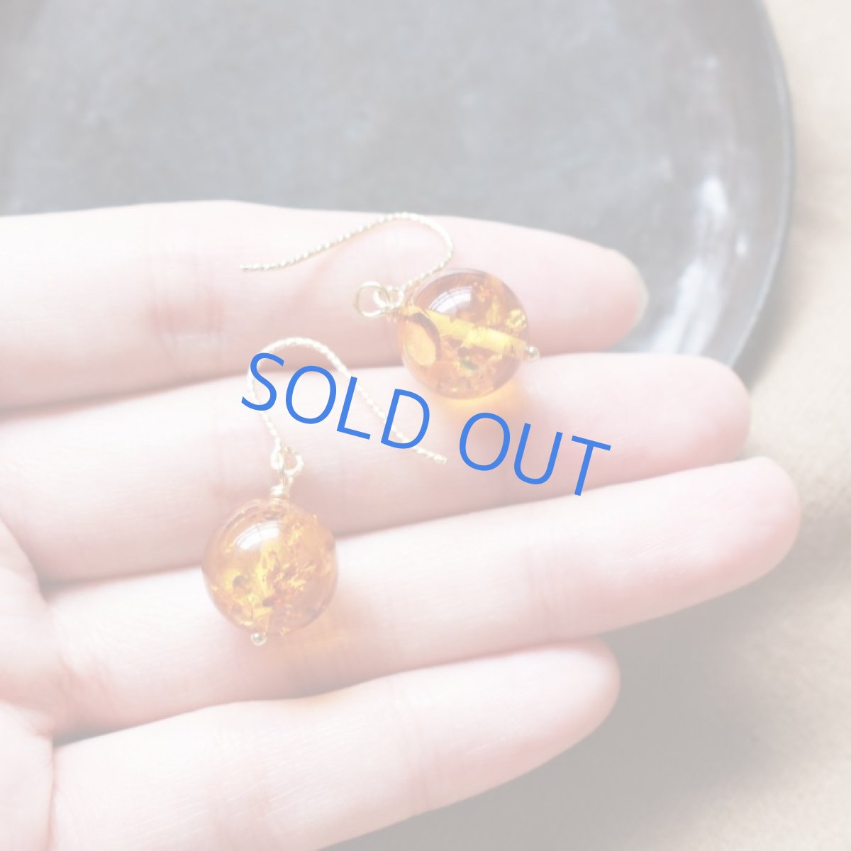 画像6: 【新型再入荷！・イヤリング変更可】大粒　バルティックアンバー(琥珀）ラウンド　一粒　サージカルステンレスピアス  (6)