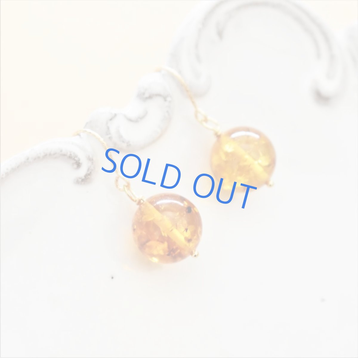 画像5: 【新型再入荷！・イヤリング変更可】大粒　バルティックアンバー(琥珀）ラウンド　一粒　サージカルステンレスピアス  (5)