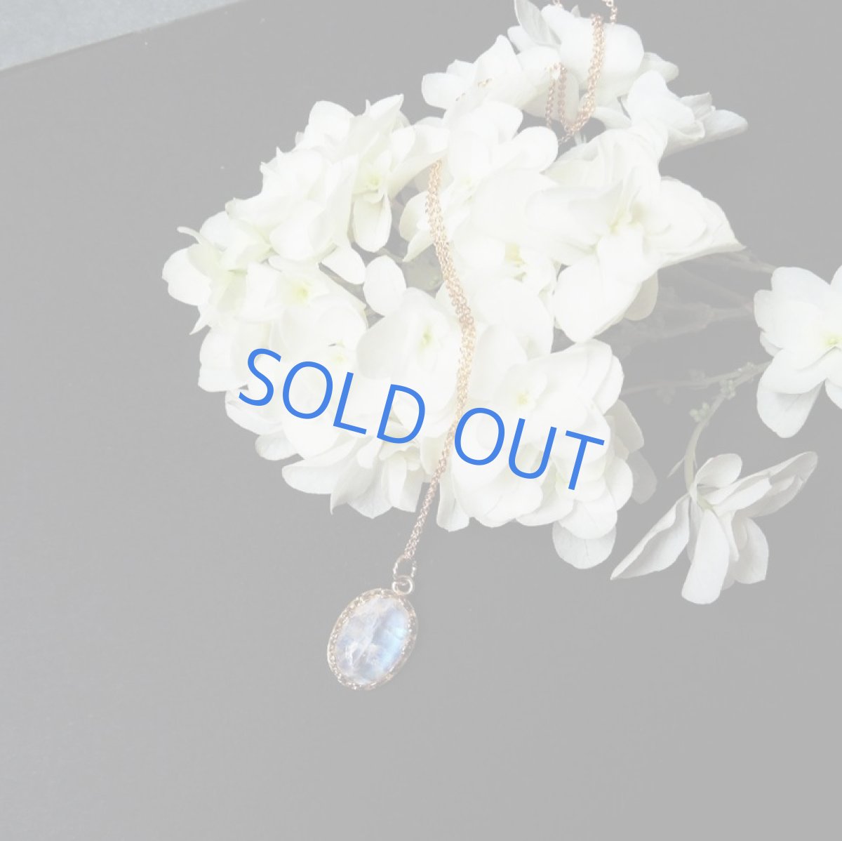 画像3: 【残り1】ホワイトラブラドライト　カボション　フラワーフレーム　約40cm　14kgfネックレス (3)