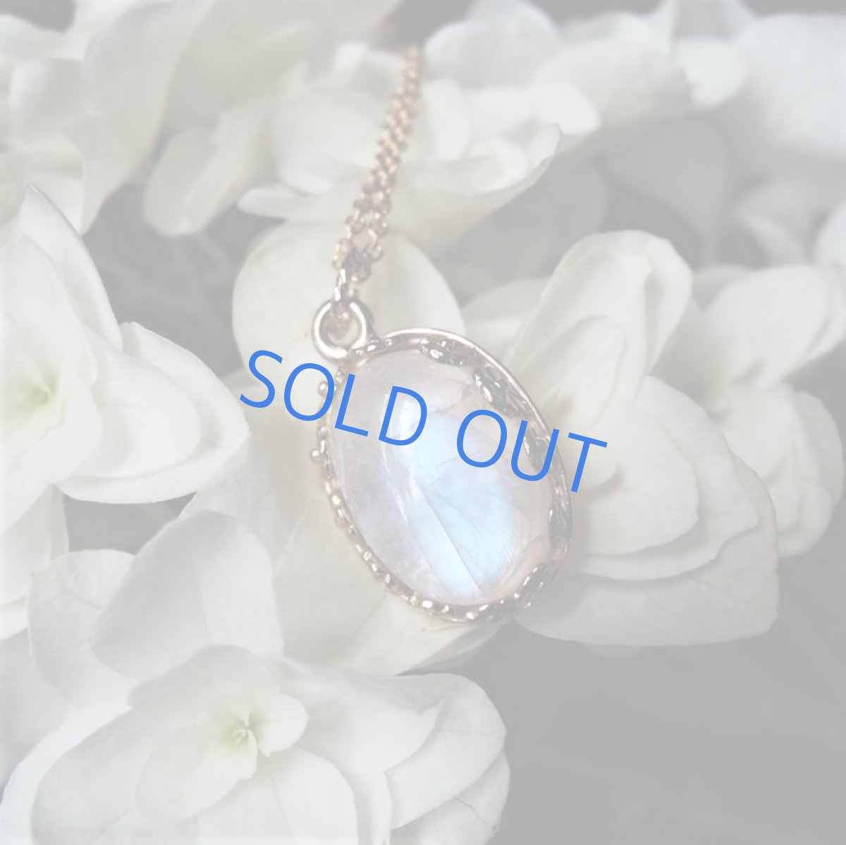 画像2: 【残り1】ホワイトラブラドライト　カボション　フラワーフレーム　約40cm　14kgfネックレス (2)