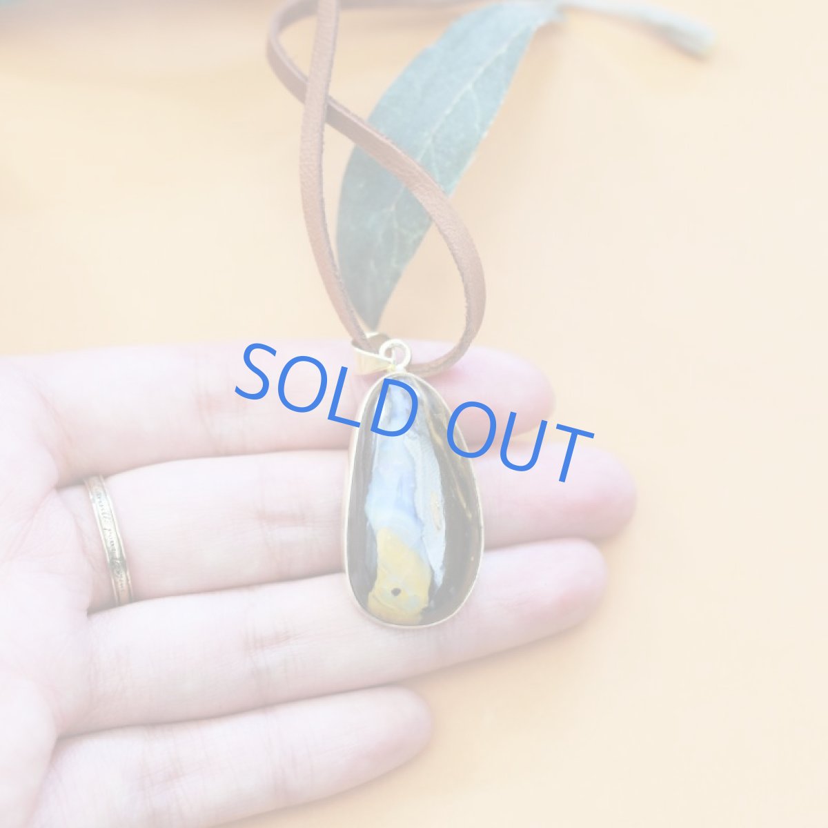 画像1: 半額SALE【1点もの・A】特大サイズ　ボルダーオパール　ペンダント　鹿革コードブラウンロングネックレス　約80cm (1)