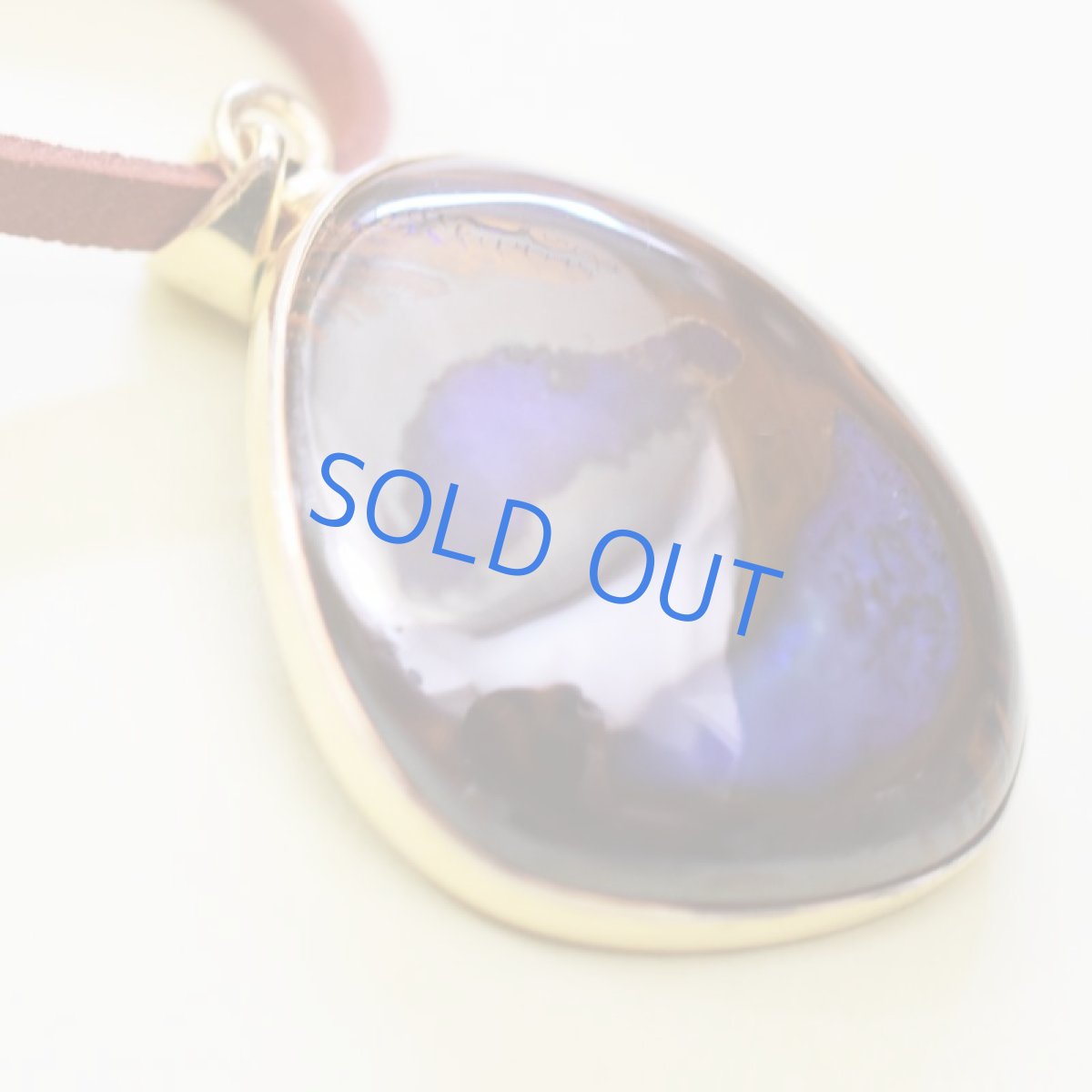 画像2: 半額SALE【1点もの・B】特大サイズ　ボルダーオパール　ペンダント　鹿革コードブラウンロングネックレス　約80cm (2)