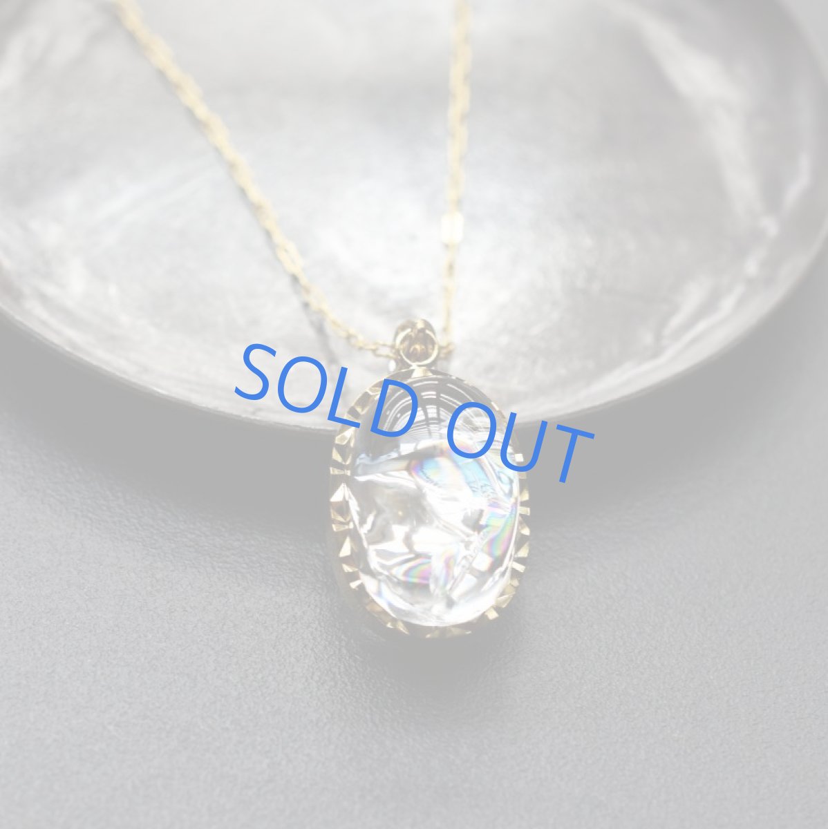 画像4: 【1点もの・オーバルC】幸運を呼ぶ虹色　アイリスクォーツ　カボション　フレーム　14kgf約50cmチェーンネックレス (4)