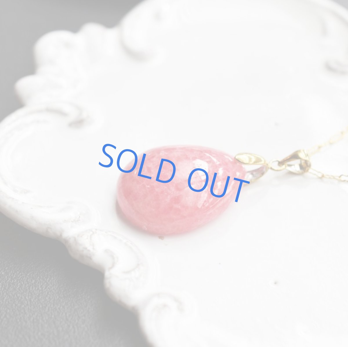 画像2: 【1点もの・A】大粒 ブラジル産ロードナイト(薔薇石) フリーフォーム 14KGFデザイン50cmネックレス (2)