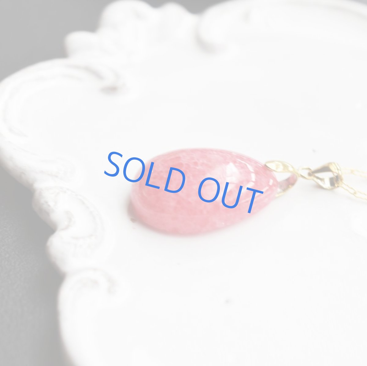 画像2: 【1点もの・B】大粒 ブラジル産ロードナイト(薔薇石) フリーフォーム 14KGFデザイン50cmネックレス (2)