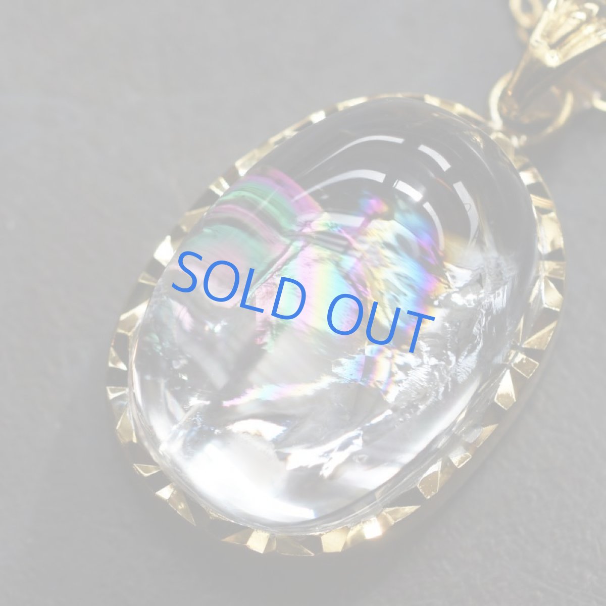 画像2: 【1点もの・オーバルA】幸運を呼ぶ虹色 アイリスクォーツ カボション フレーム 14kgf約50cmチェーンネックレス (2)