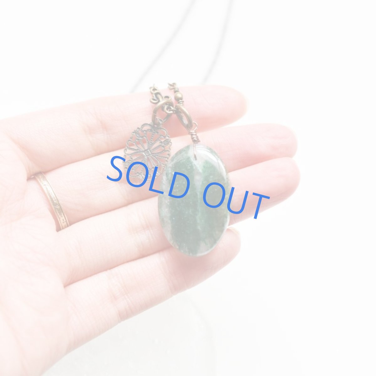 画像5: 【1点もの】グリーンクォーツオーバル アンティークゴールドデザインネックレス約75cm (5)