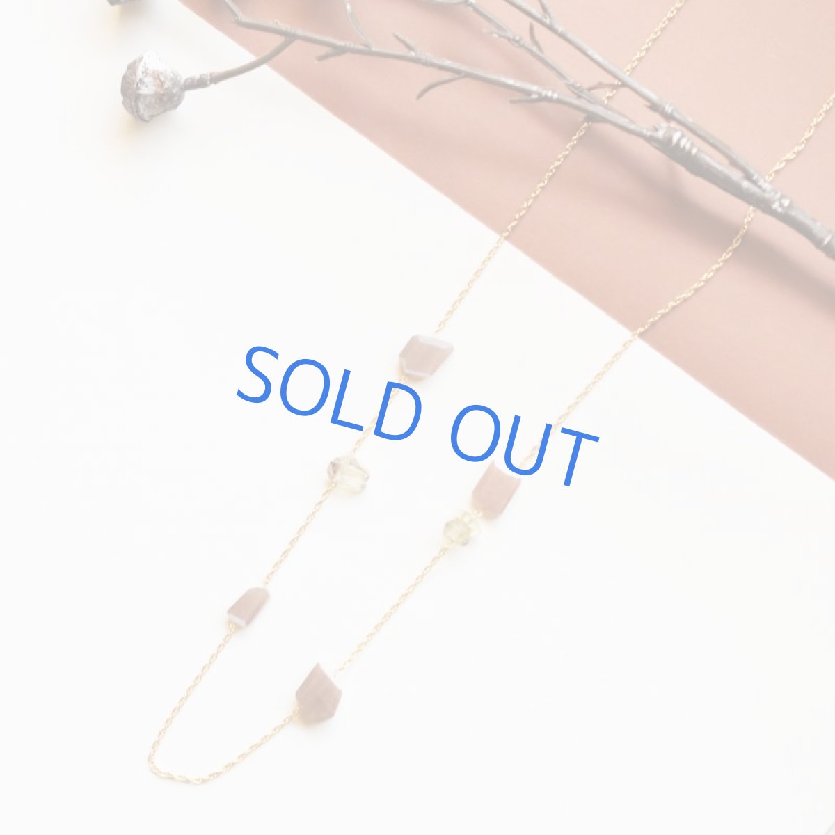 画像2: 【1点もの】オレンジムーンストーン　レモンスモーキー　アシンメトリー　ステーション　ゴールドチェーンネックレス約80cm+5cm (2)