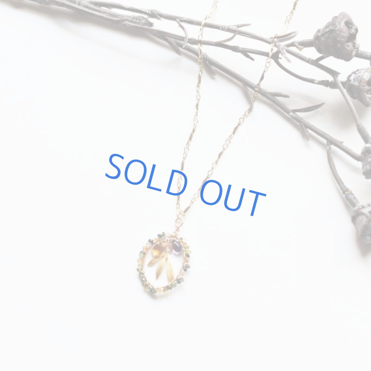 画像4: 【1点もの】グリーントルマリンワイヤー リーフチャーム ゴールドメッキチェーンネックレス約64+5cm (4)