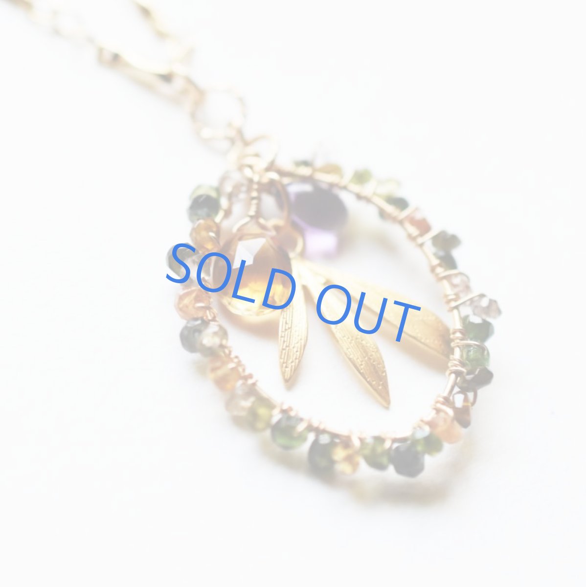 画像2: 【1点もの】グリーントルマリンワイヤー リーフチャーム ゴールドメッキチェーンネックレス約64+5cm (2)