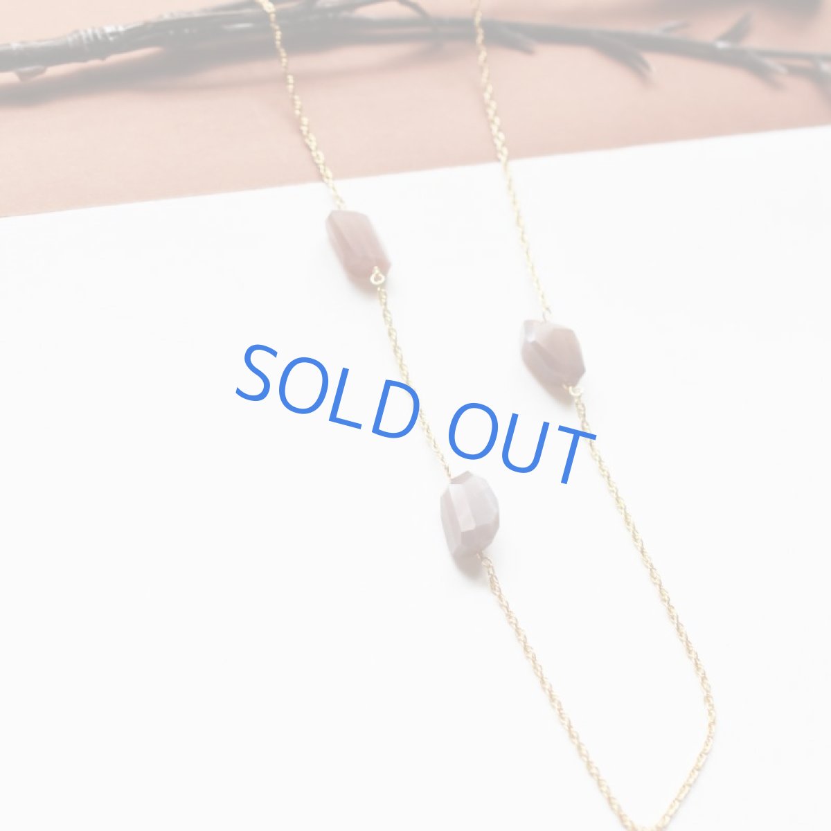 画像4: 半額SALE【1点もの】ブラウンムーンストーン　アシンメトリー　ステーション　ゴールドチェーンネックレス約80cm+5cm (4)