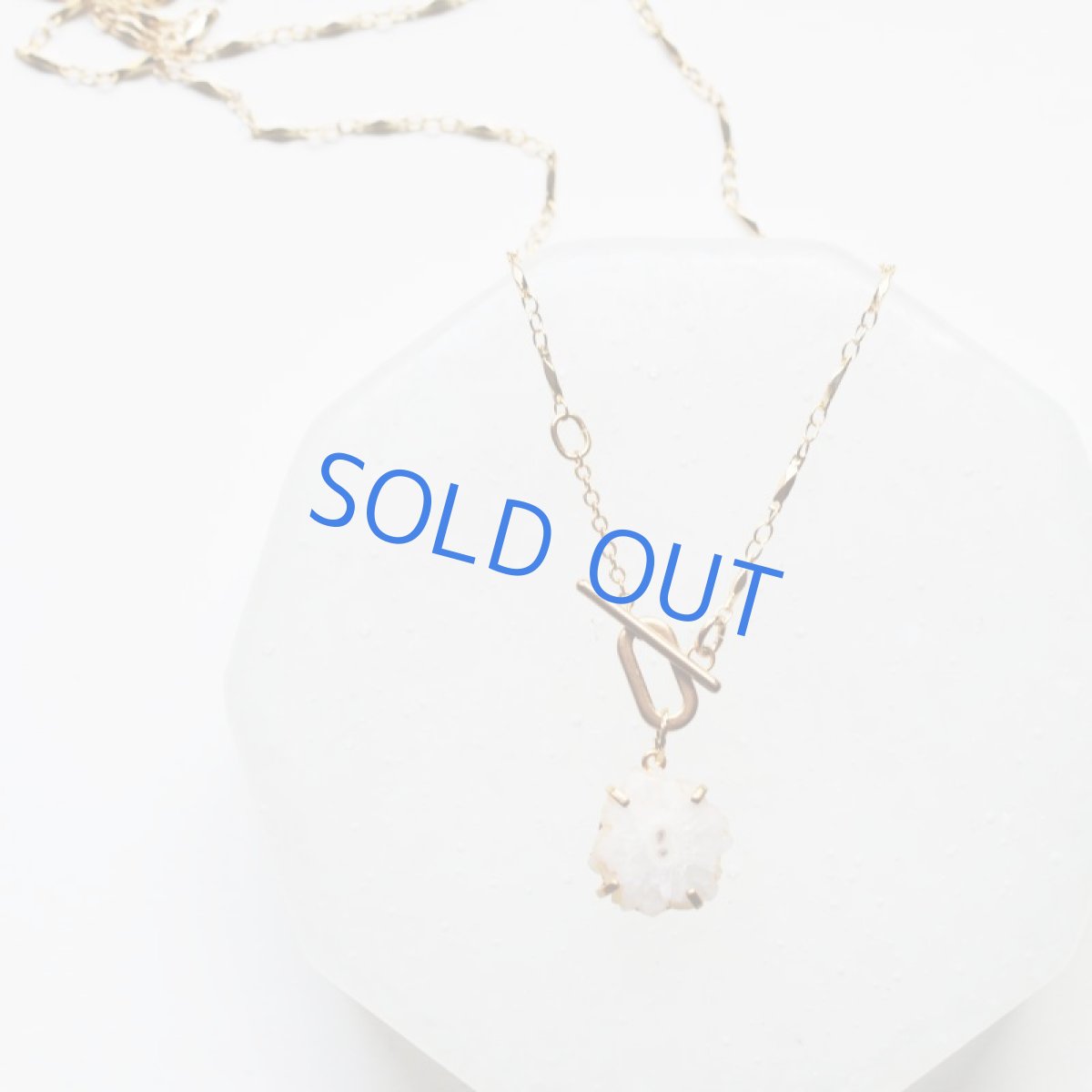 画像6: 【1点もの】ホワイトピーコッククォーツ　フロントマンテル　ゴールドチェーンネックレス約70cm (6)