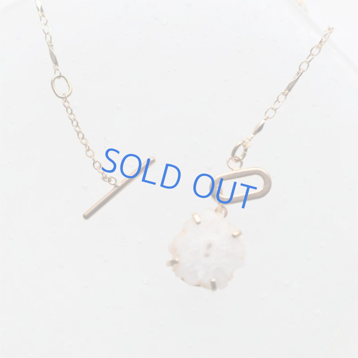 画像4: 【1点もの】ホワイトピーコッククォーツ　フロントマンテル　ゴールドチェーンネックレス約70cm (4)