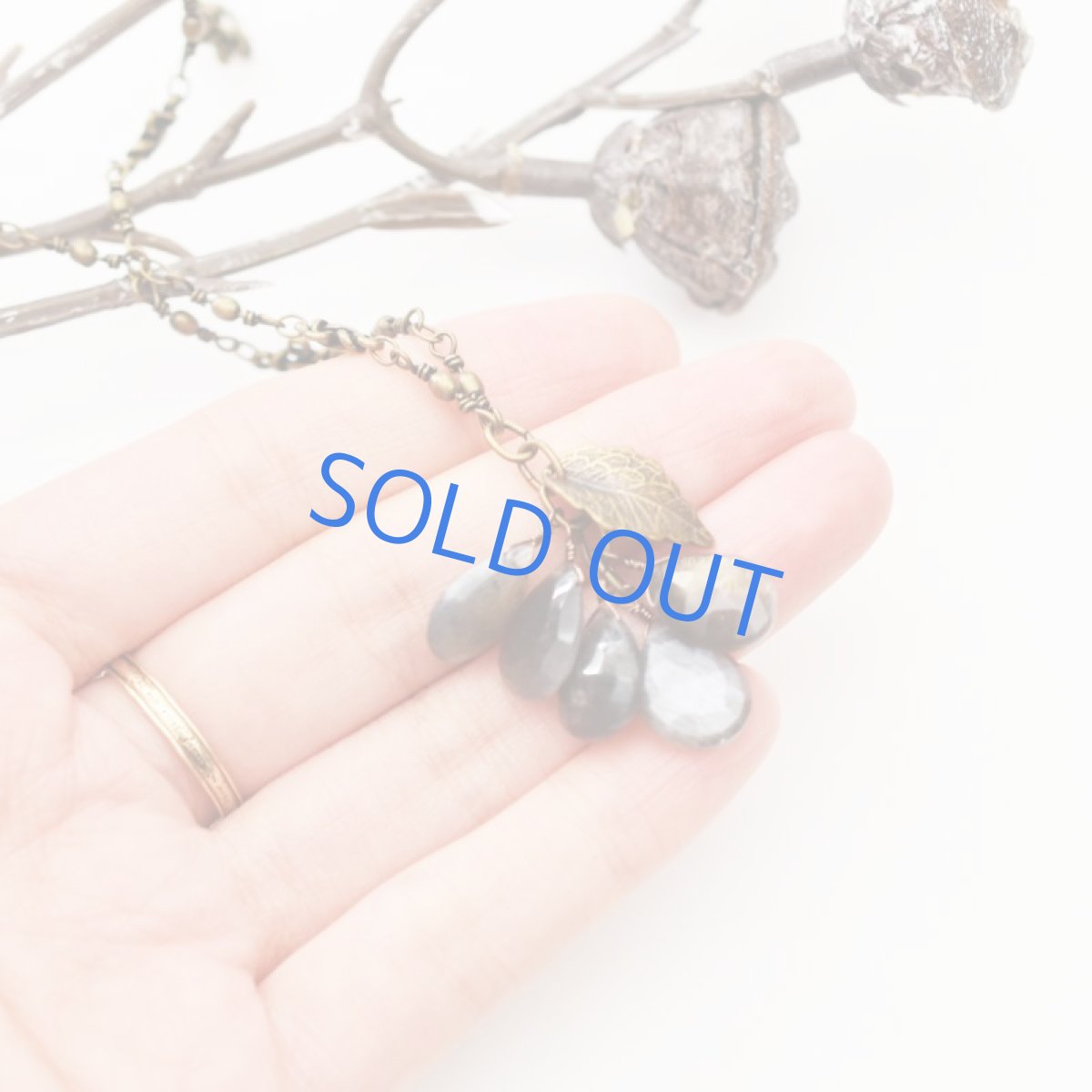 画像4: 【1点もの】ゴールデンシャインブラックムーンストーン  フリンジ アンティークゴールドネックレス約77cm (4)