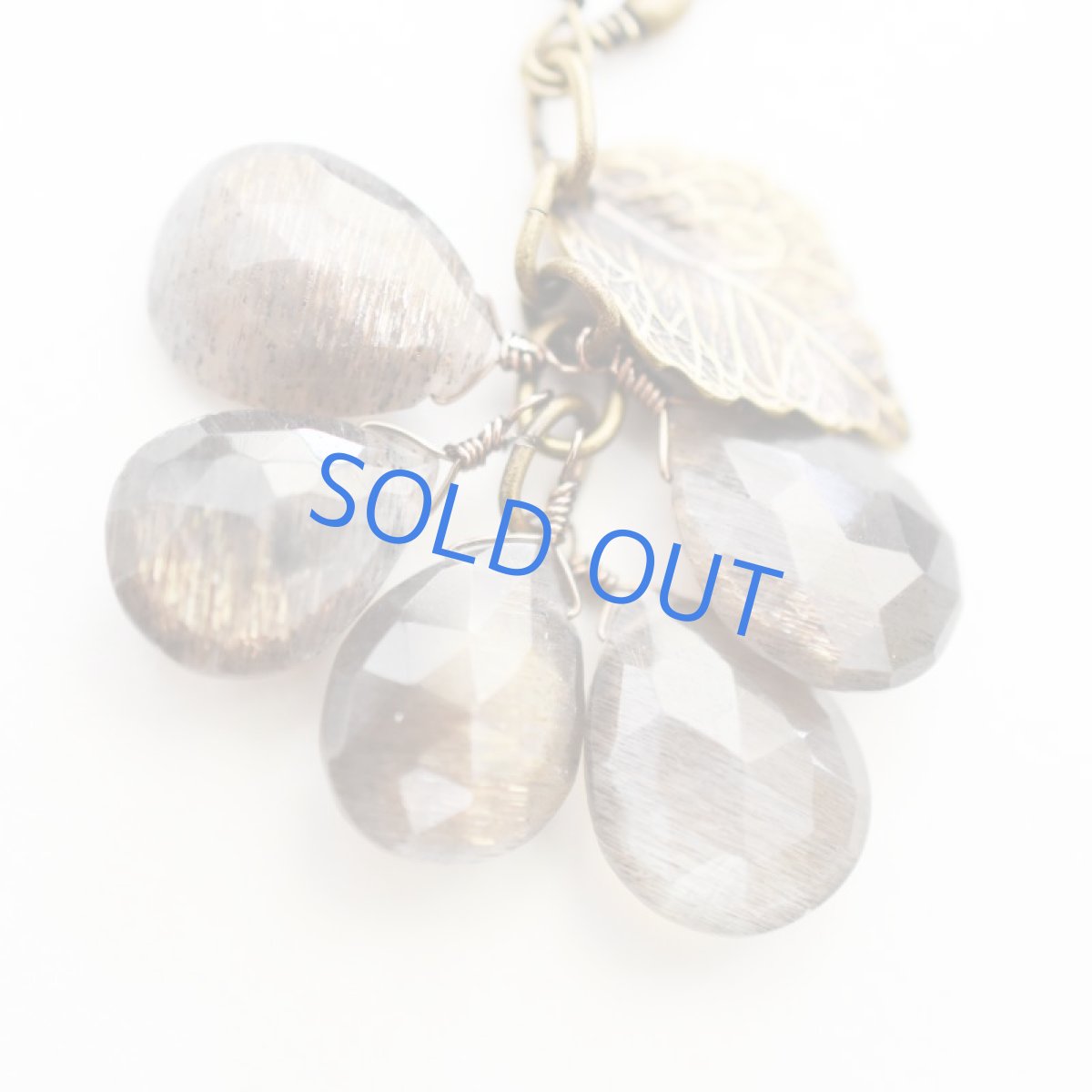 画像2: 【1点もの】ゴールデンシャインブラックムーンストーン  フリンジ アンティークゴールドネックレス約77cm (2)