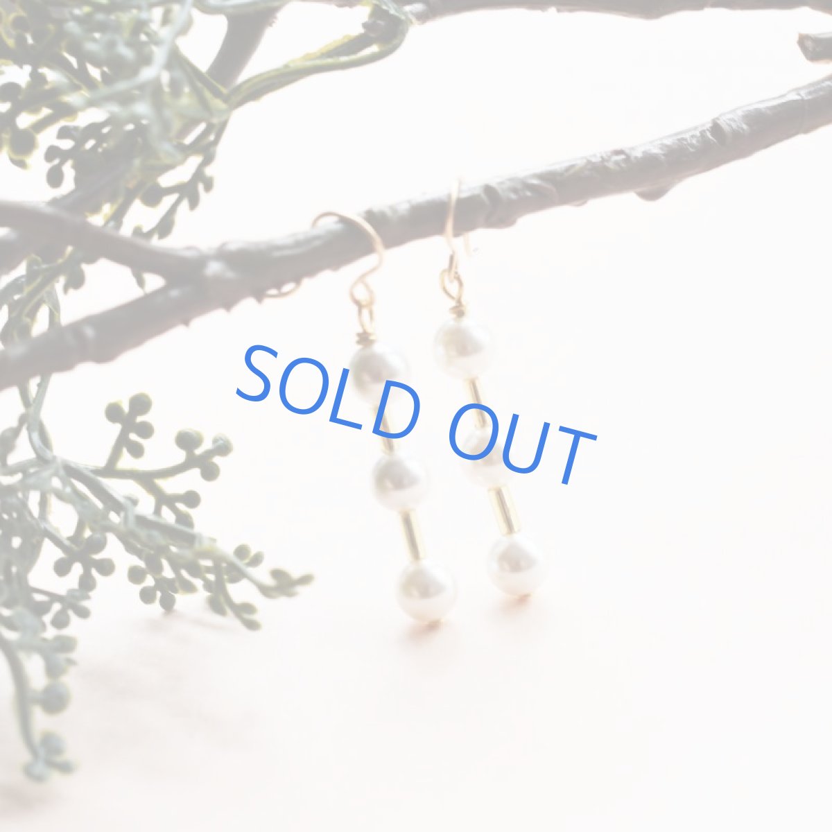 画像2: 【イヤリング変更可・限定数のみ】シェルパール 3連ライン 14KGFピアス  (2)