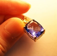画像3: お取り置き中【1点もの・レクタングルA】超希少　宝石質　カラーチェンジブルーフローライト　サージカルゴールドネックレス50cm  (3)