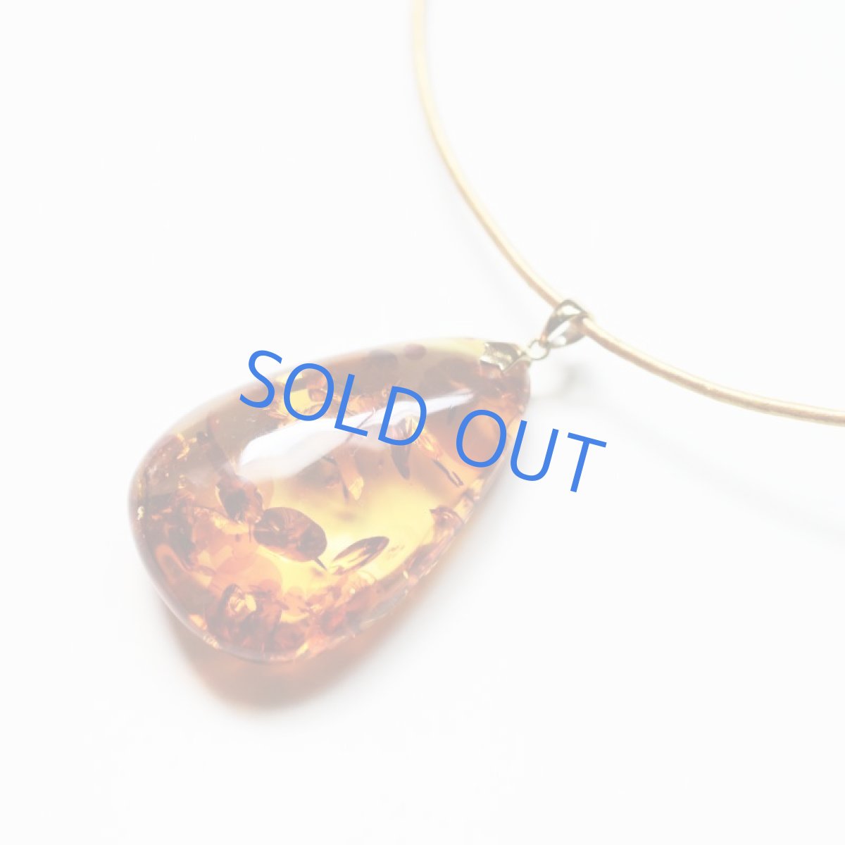 画像4:  【1点もの】超大粒! クラックアンバー 革コード約80cmネックレス (4)