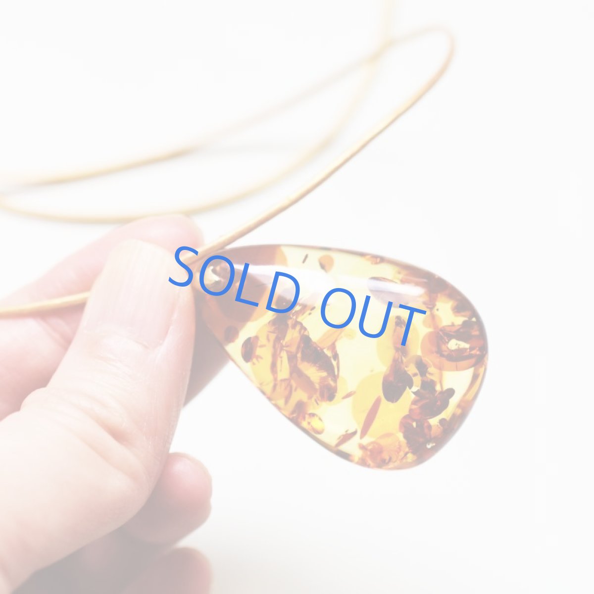 画像2:  【1点もの】超大粒! クラックアンバー 革コード約80cmネックレス (2)