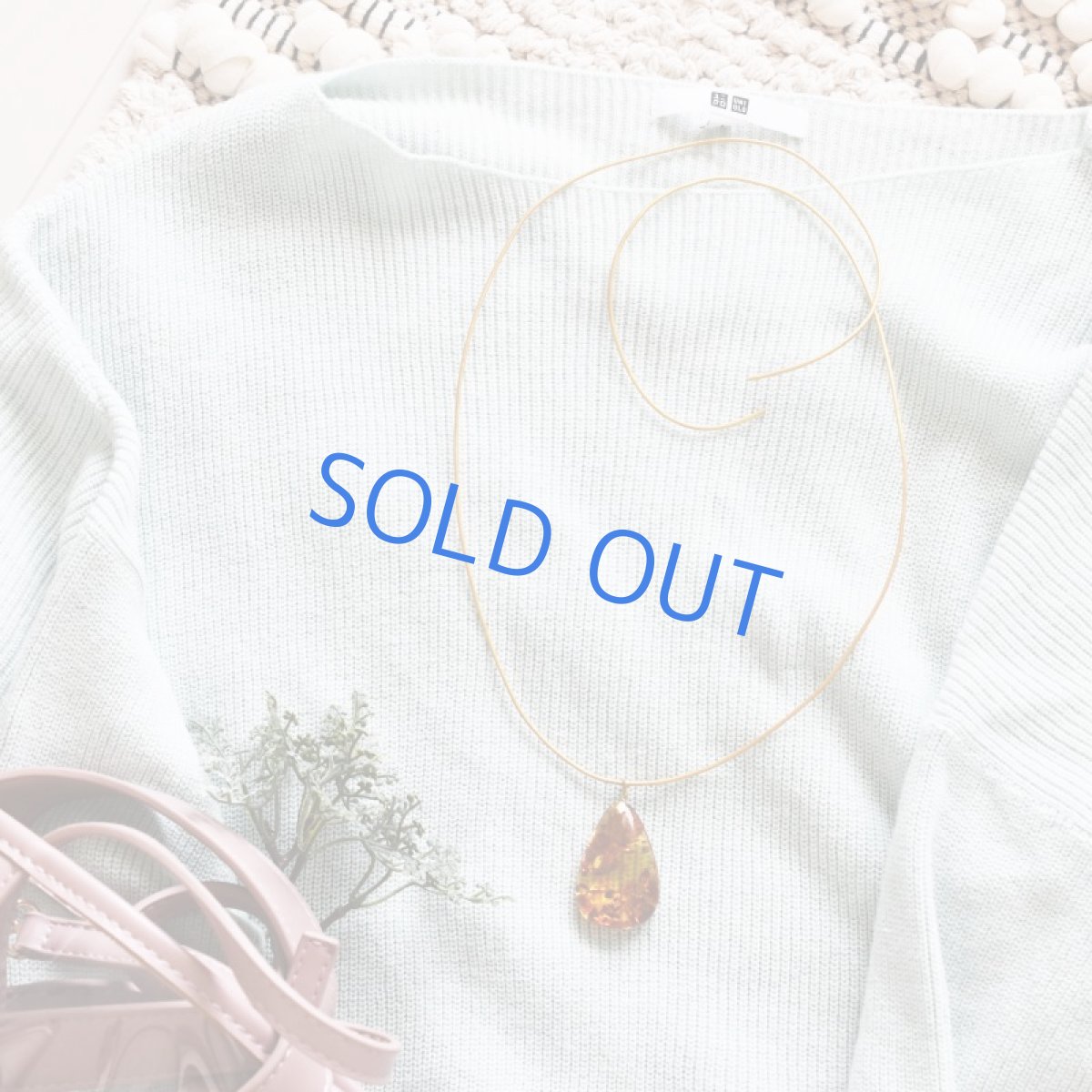 画像8:  【1点もの】超大粒! クラックアンバー 革コード約80cmネックレス (8)