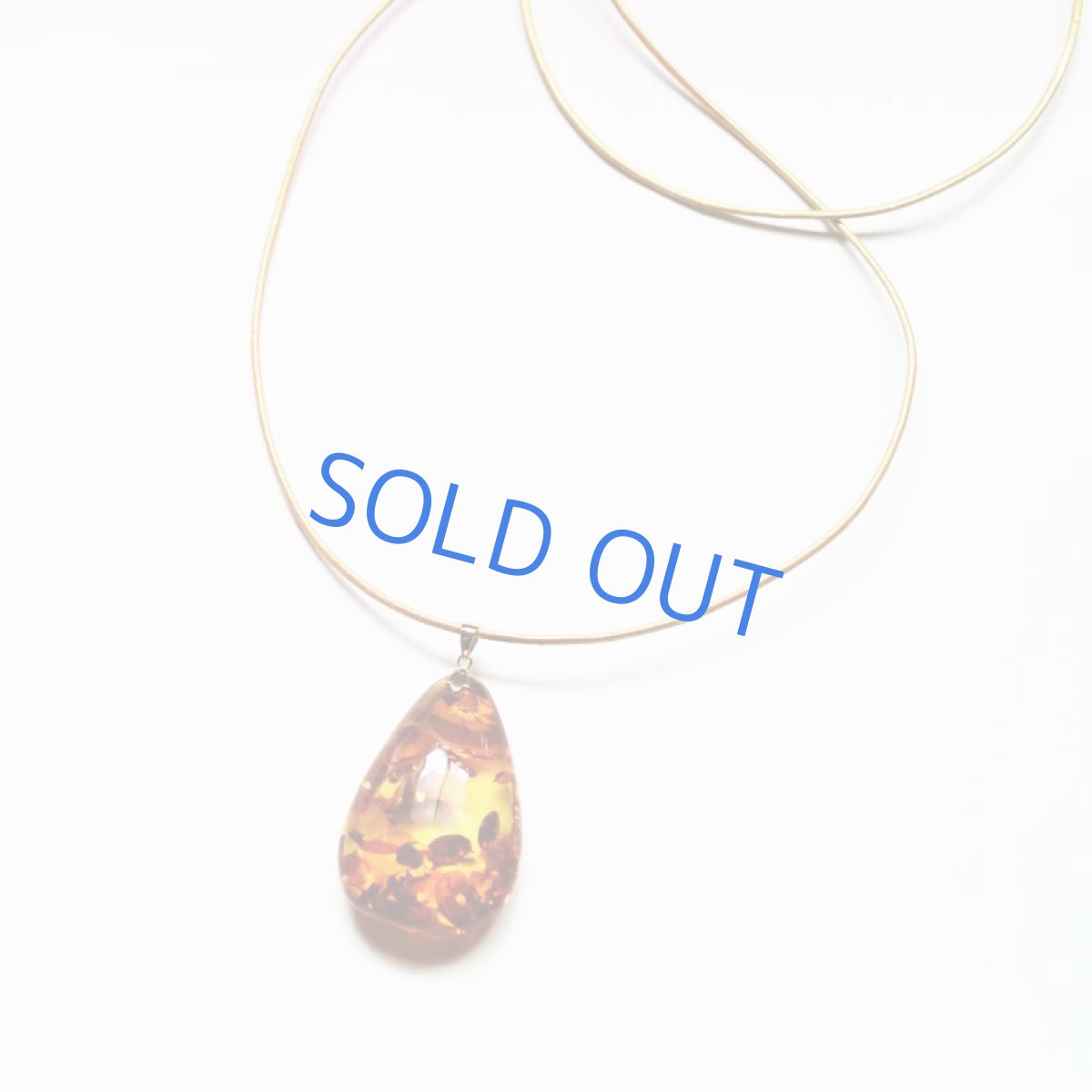 画像6:  【1点もの】超大粒! クラックアンバー 革コード約80cmネックレス (6)