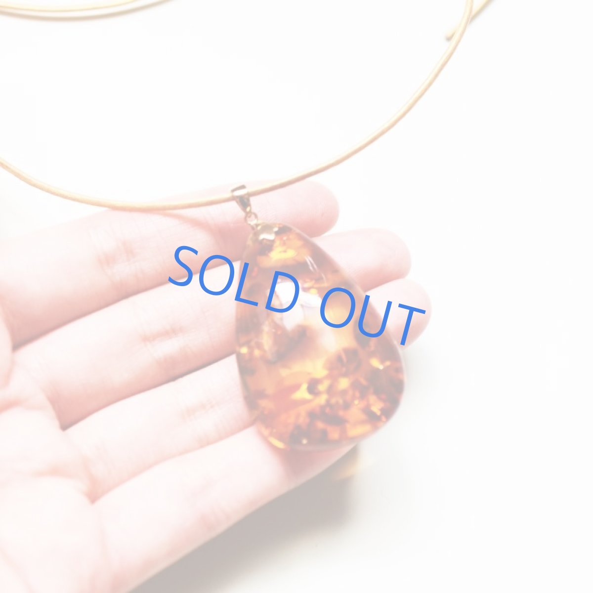 画像7:  【1点もの】超大粒! クラックアンバー 革コード約80cmネックレス (7)