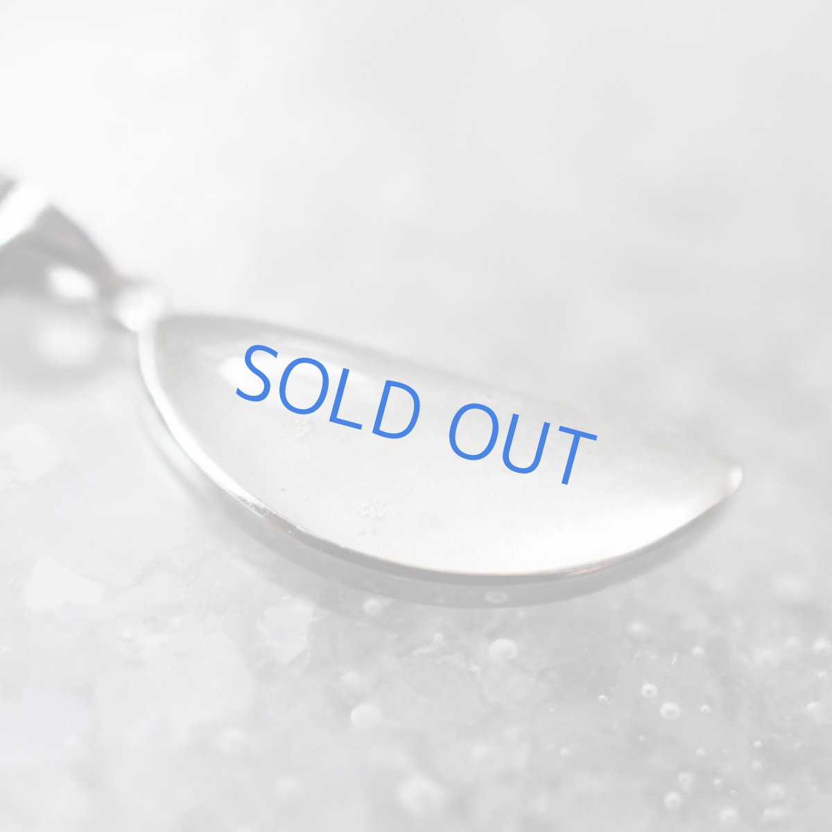 画像5:  【1点もの・三日月E】希少! リビアンデザートグラス ペンダントネックレス サージカルシルバーネックレス50cm (5)