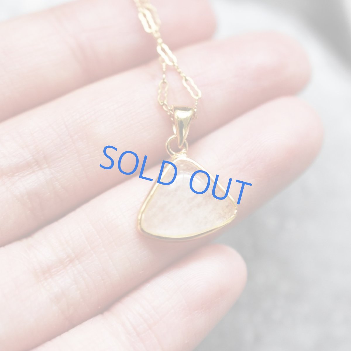 画像2:  【1点もの・sサンカクA】希少! リビアンデザートグラス ペンダントネックレス 14KGFネックレス50cm (2)