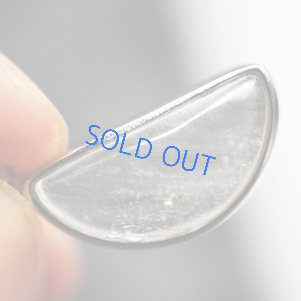 画像2:  【1点もの・ｓ三日月Ｄ】希少！ リビアンデザートグラス　ペンダントネックレス　サージカルシルバーネックレス50cm (2)