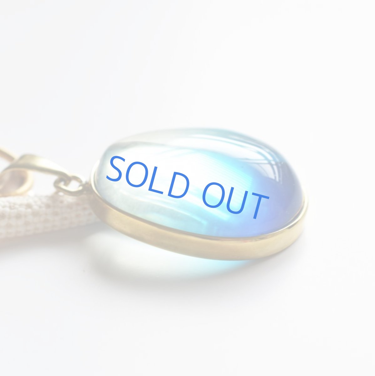 画像7: 【限定1・A】超希少石! 海を閉じ込めた グラデーション 超大粒ブルーアンバー ゴールドカラー牛革コード ロングネックレス 約85cm (7)