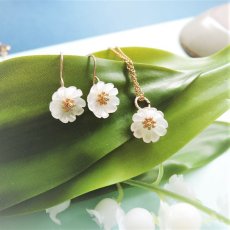 画像8: 【限定数のみ】白い小花　ホワイトシェル　サージカルステンレス40cmネックレス (8)