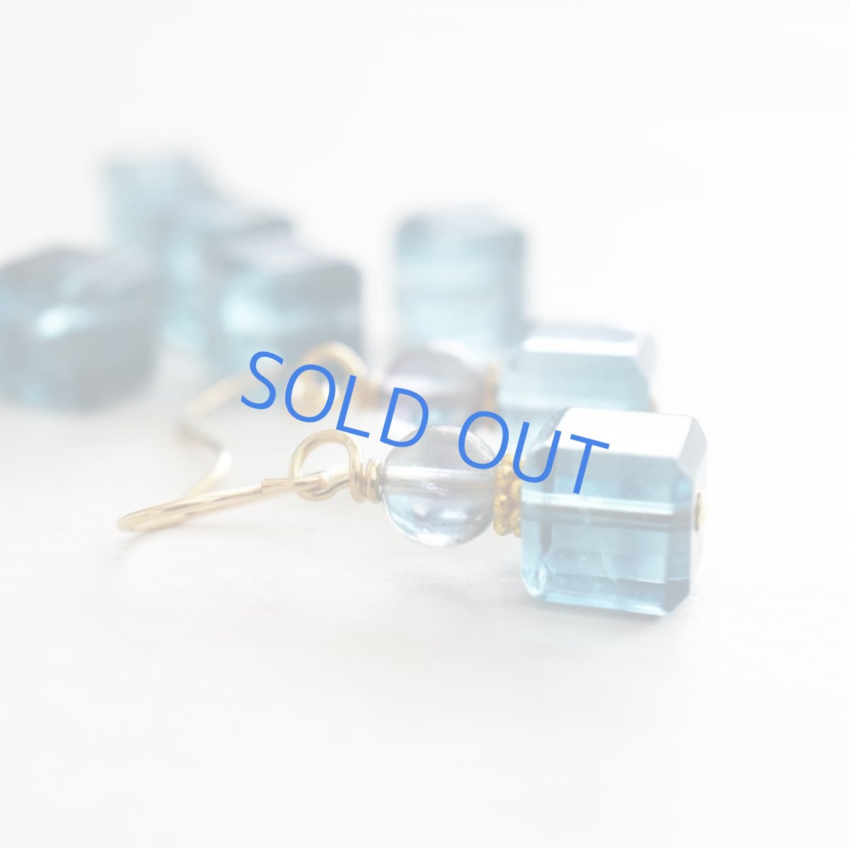 画像4: 半額SALE【限定数のみ】香水瓶 ブルーグリーンフローライト 14KGFピアス (4)