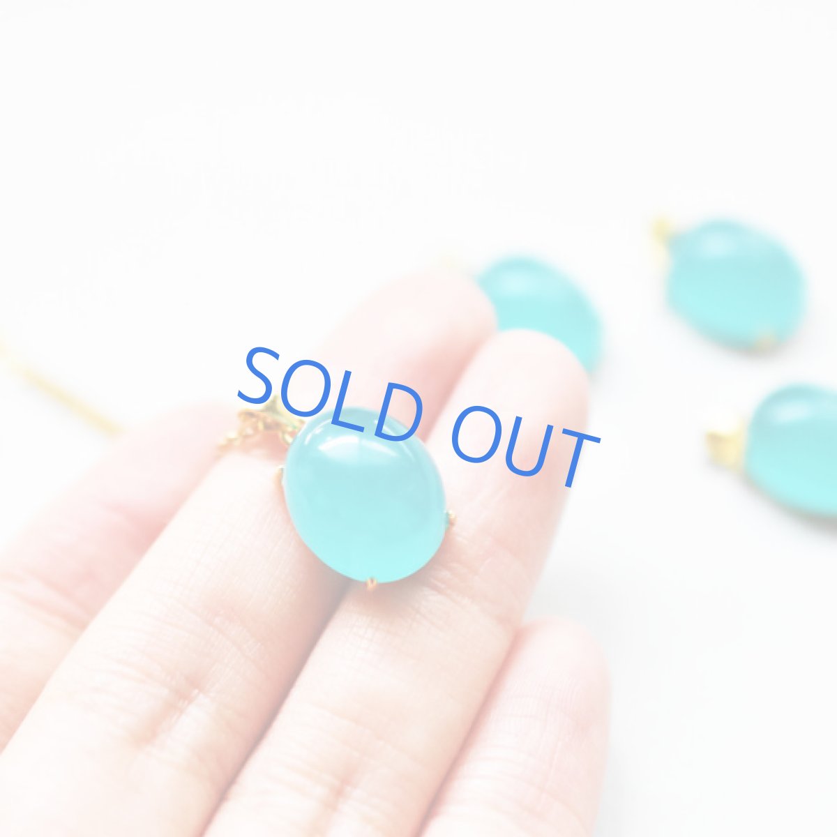 画像4:  【残り1】人気! ネオンブルーアマゾナイト オーバル サージカル50cmネックレス  (4)