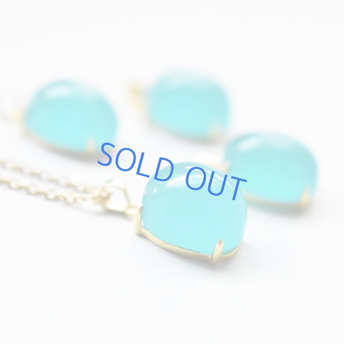 画像3:  【残り1】人気! ネオンブルーアマゾナイト オーバル サージカル50cmネックレス  (3)