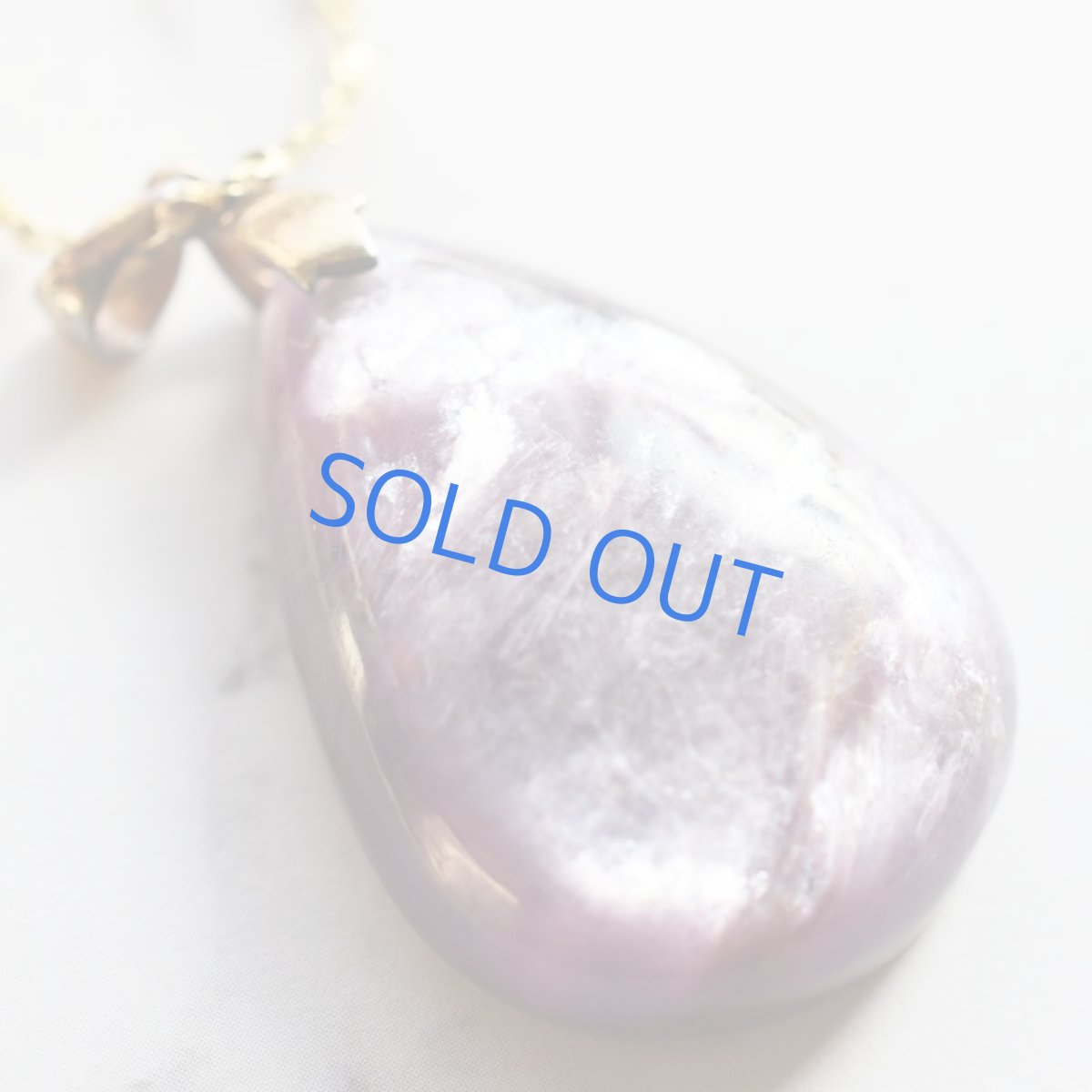 画像2: 【1点もの・A】希少石!レピドライト 大粒 ペンダントネックレス サージカルゴールドネックレス60cm (2)