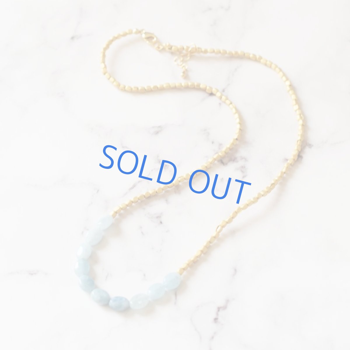 画像4: 半額SALE【限定1】アクアマリン マットゴールドビーズ ミディアムネックレス (4)