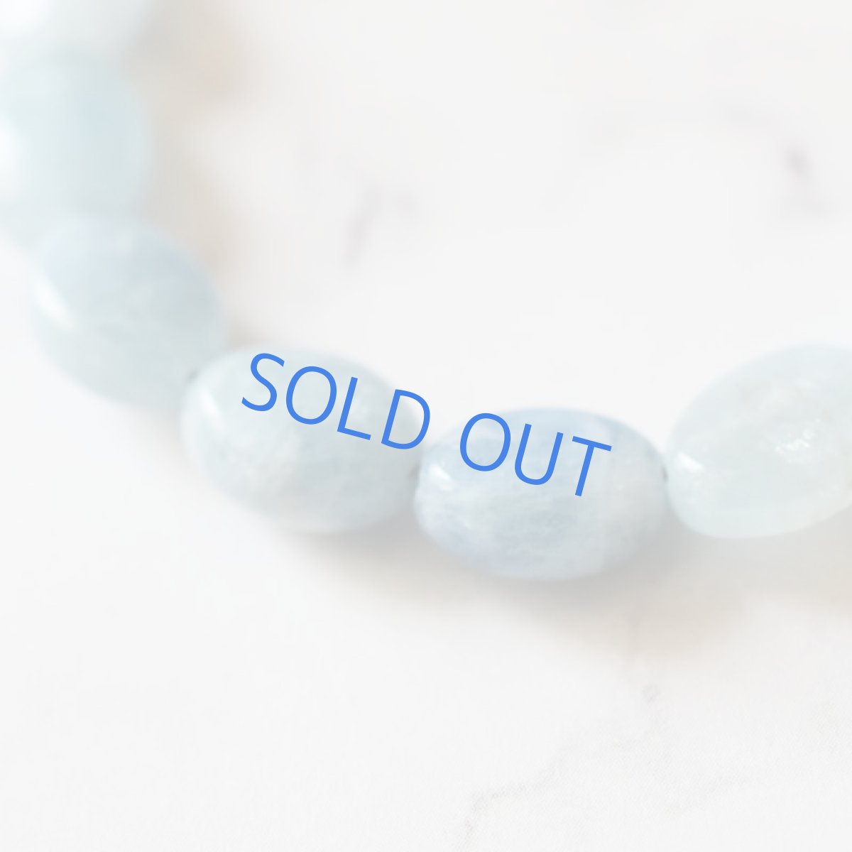 画像2: 半額SALE【限定1】アクアマリン マットゴールドビーズ ミディアムネックレス (2)