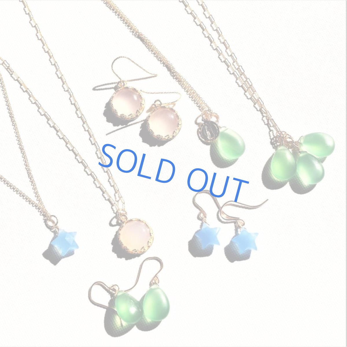 画像10: 半額SALE【限定数のみ】ケリーグリーン色　3粒グリーンオニキス　ペアシェイプ　サージカルステンレスネックレス50cm (10)