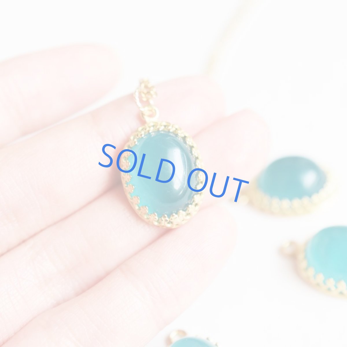 画像7: 【残り2】人気! ネオンブルーアマゾナイト オーバル サージカル50cmネックレス  (7)