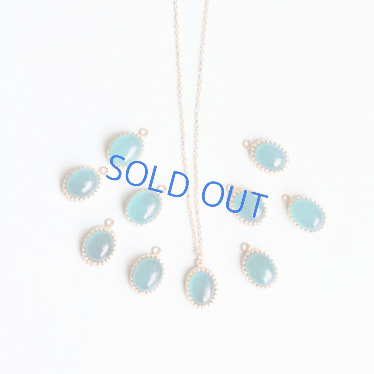 画像9: 【残り2】人気! ネオンブルーアマゾナイト オーバル サージカル50cmネックレス  (9)