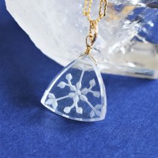 画像5: 【限定数のみ・雪結晶】切子細工彫刻　クリスタル(水晶)　スライスカット　サージカルステンレスネックレス50cm (5)